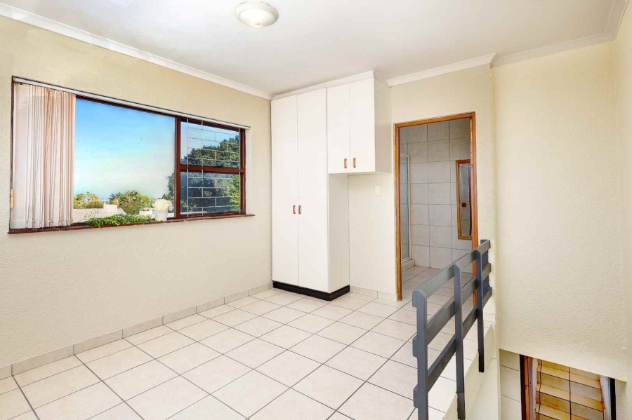To Let 3 Bedroom Property for Rent in Loevenstein Western Cape